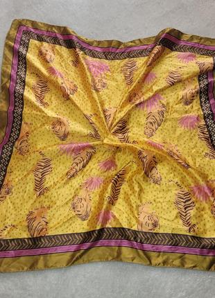 Роскошный платок с тиграми от zara