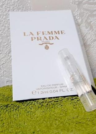 Prada la femme💥original мініатюра пробник mini spray 1,2 мл у книжці3 фото