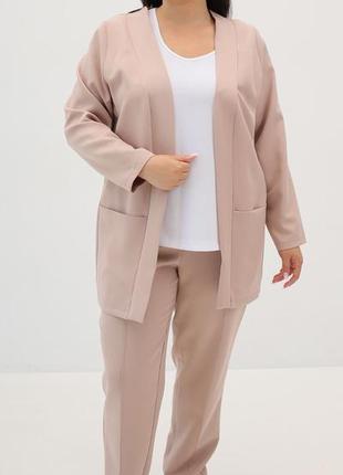 Женский стильный костюм бежевый
