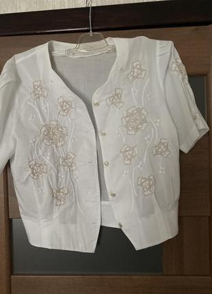 Блуза с вышивкой