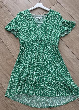 Сукня (на літо)