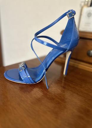 Босоножки известного бренда michael kors