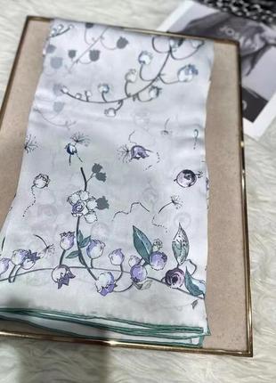 В наличии платок из 100% натурального китайского шелка, в размере 90x90