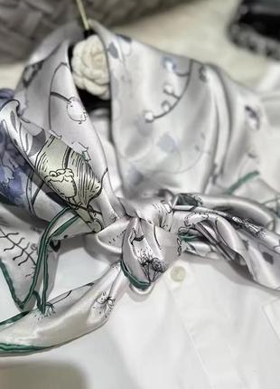 В наличии платок из 100% натурального китайского шелка, в размере 90x90