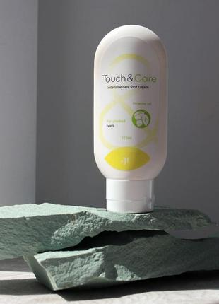 Крем для ніг від сухості та тріщин з олією таману