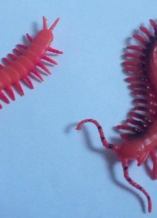 Игрушки в наборе насекомых