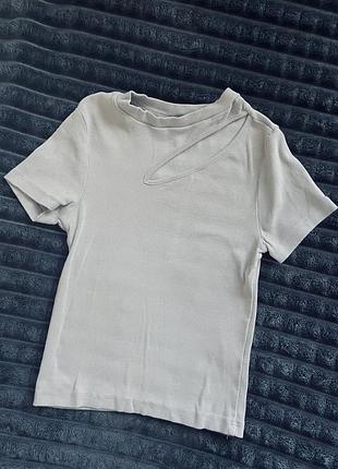 Футболка топ с вырезом