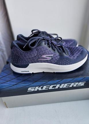 Фіолетові кроссівки skechers gotrain