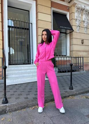 Невероятно стильный 
костюм в стиле zara: брюки и бомбер на змейке, с нашивкой на спине