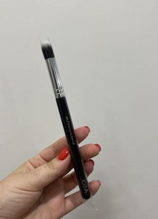 Кисть 142 zoeva - concealer buffer