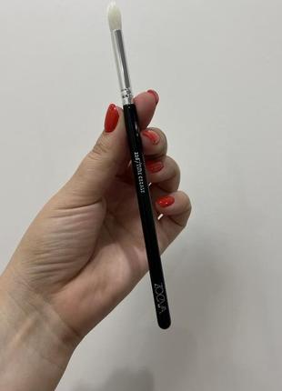 Кисть 221 zoeva - luxe soft crease для растушевки теней
