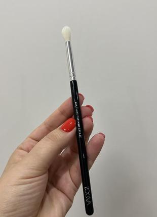 Кисть zoeva 224 luxe defined crease - для нанесения и растушевки теней