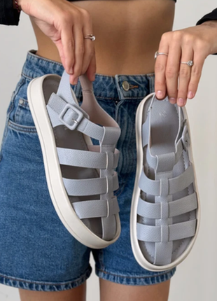 Стильные женские босоножки