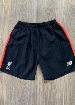 Мужские футбольные треннировочные шорты new balance liverpool