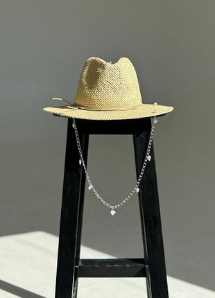 Капелюх федора жіночий d.hats з рафія з ланцюгом серебро з серцями світло бежевий4 фото