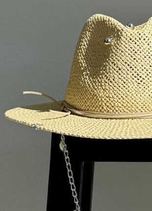 Капелюх федора жіночий d.hats з рафія з ланцюгом серебро з серцями світло бежевий2 фото