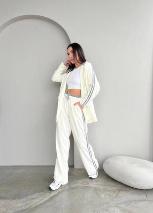 Костюм, кольори у наявності10 фото