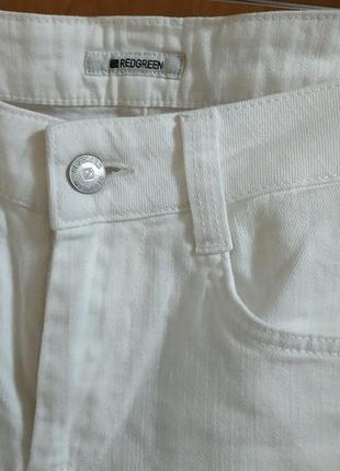 Белые базовые брюки джинсы прямые4 фото