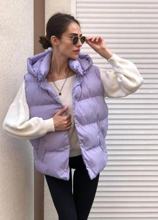 Жилетка женская безрукавка со съемным капюшоном цвет лаванда