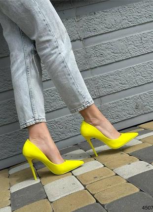 Неоновые желтые лаковые женские туфли лодочки3 фото