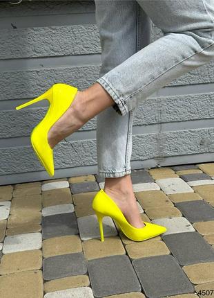 Неоновые желтые лаковые женские туфли лодочки9 фото