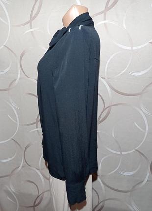 Трендова блуза чорного кольору з зав'язками бантом4 фото