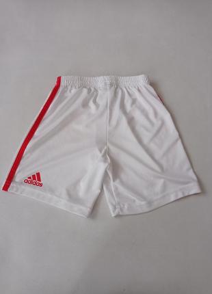 Adidas. тонкие спортивные шорты 116 размер.5 фото