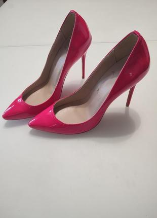 Туфли louboutin размер 40