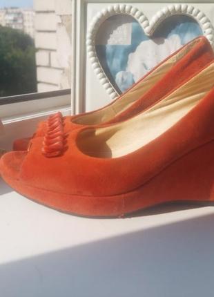 Яркие летние туфли