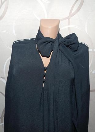 Трендовая блуза черного цвета с завязками бантом8 фото