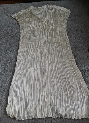 Жіноча  сукня.
