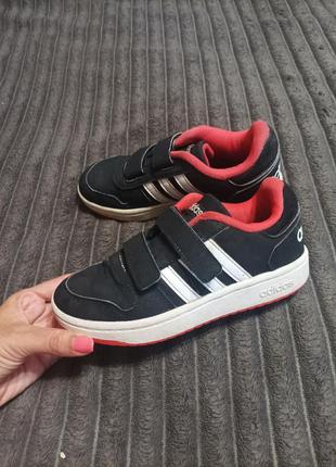 Фирменные кроссовки adidas