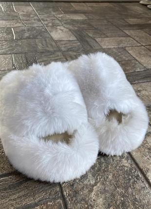 Белые тапочки