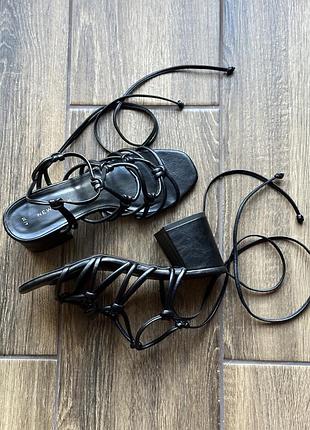 Босоніжки new look