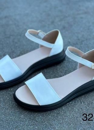 Женские легкие и элегантные босоножки