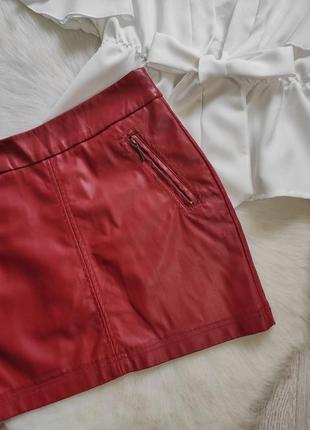 Красная короткая кожаная юбка мини с карманами эко червона молниями замками5 фото
