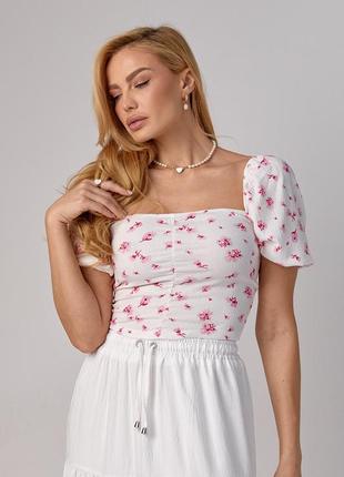 Короткая блуза-топ в цветочек - белый с розовым цвет, m (есть размеры)9 фото