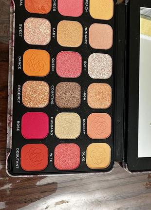 Палетка тіней revolution