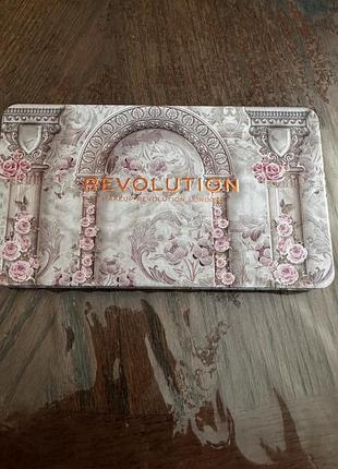 Палетка тіней revolution4 фото