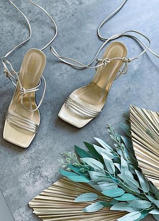 Босоніжки 37