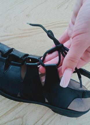 Шкіряні босоніжки