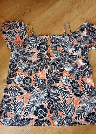 Блуза женская с открытыми плечами в принт