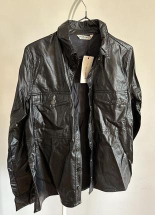 Черная кожаная рубашка рубашка stradivarius s