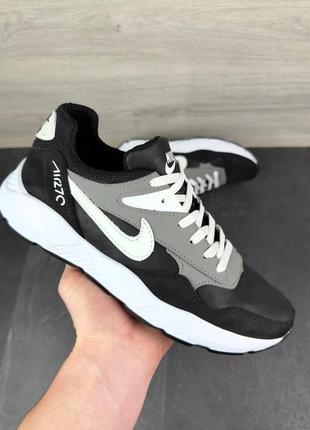 Кросівки 👟