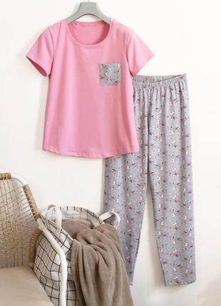 Трикотажна бавовняна жіноча підліткова весняна літня піжама штани і футболка рожева беж сіра молочна в квітковий принт4 фото