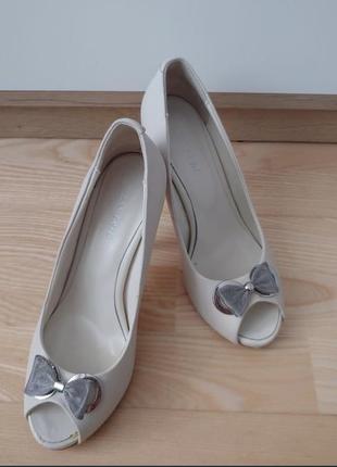 Туфли женские, кожаные, 37р., слоновая кость1 фото