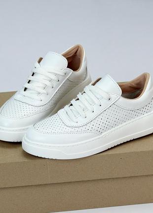 Белые качественные натуральные кожаные кеды кроссовки с перфорацией3 фото