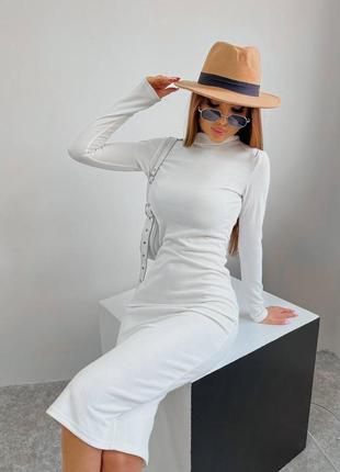 Сукня з відкритою спиною