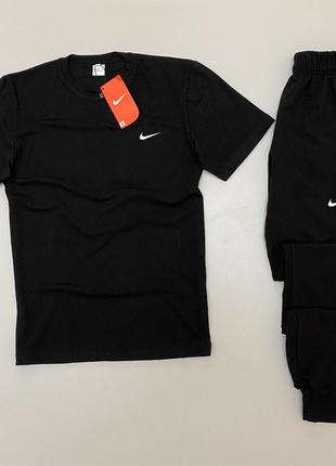 Костюм nike: світшот-штани
2пари носки у подарунок