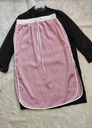 Розовая длинная юбка миди спортивная с разрезами сбоку на резинке атласная шелковая reserved3 фото